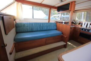 1989 Tollycraft Sport Cruiser 30 - Anchors Aweigh Boat Sales - Used Boats For Sale In Minnesota (16)