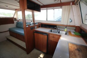 1989 Tollycraft Sport Cruiser 30 - Anchors Aweigh Boat Sales - Used Boats For Sale In Minnesota (18)