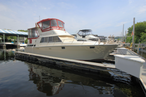 1990 Silverton 40' Aft Cabin