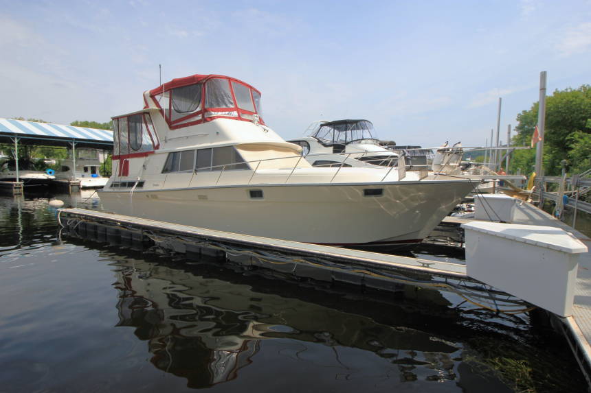 1990 Silverton 40' Aft Cabin