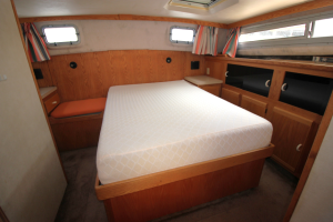 1990 Silverton 40' Aft Cabin