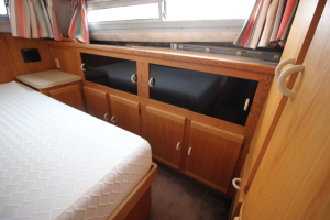1990 Silverton 40' Aft Cabin