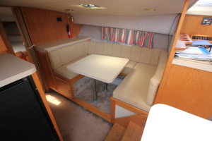 1990 Silverton 40' Aft Cabin