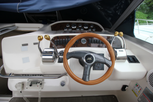 1998 Sea Ray 330 Sundancer