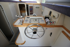 1996 Cruisers Yachts 3580 Flybridge