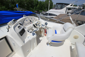 1996 Cruisers Yachts 3580 Flybridge