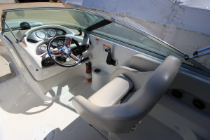 2000 Chris Craft 232 Sport Deck