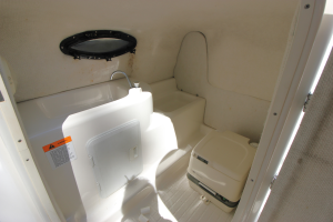 2000 Chris Craft 232 Sport Deck