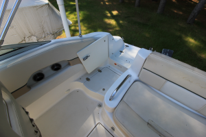 2000 Chris Craft 232 Sport Deck