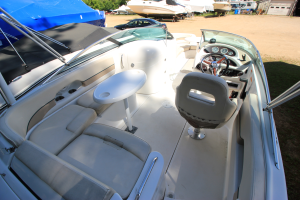 2000 Chris Craft 232 Sport Deck