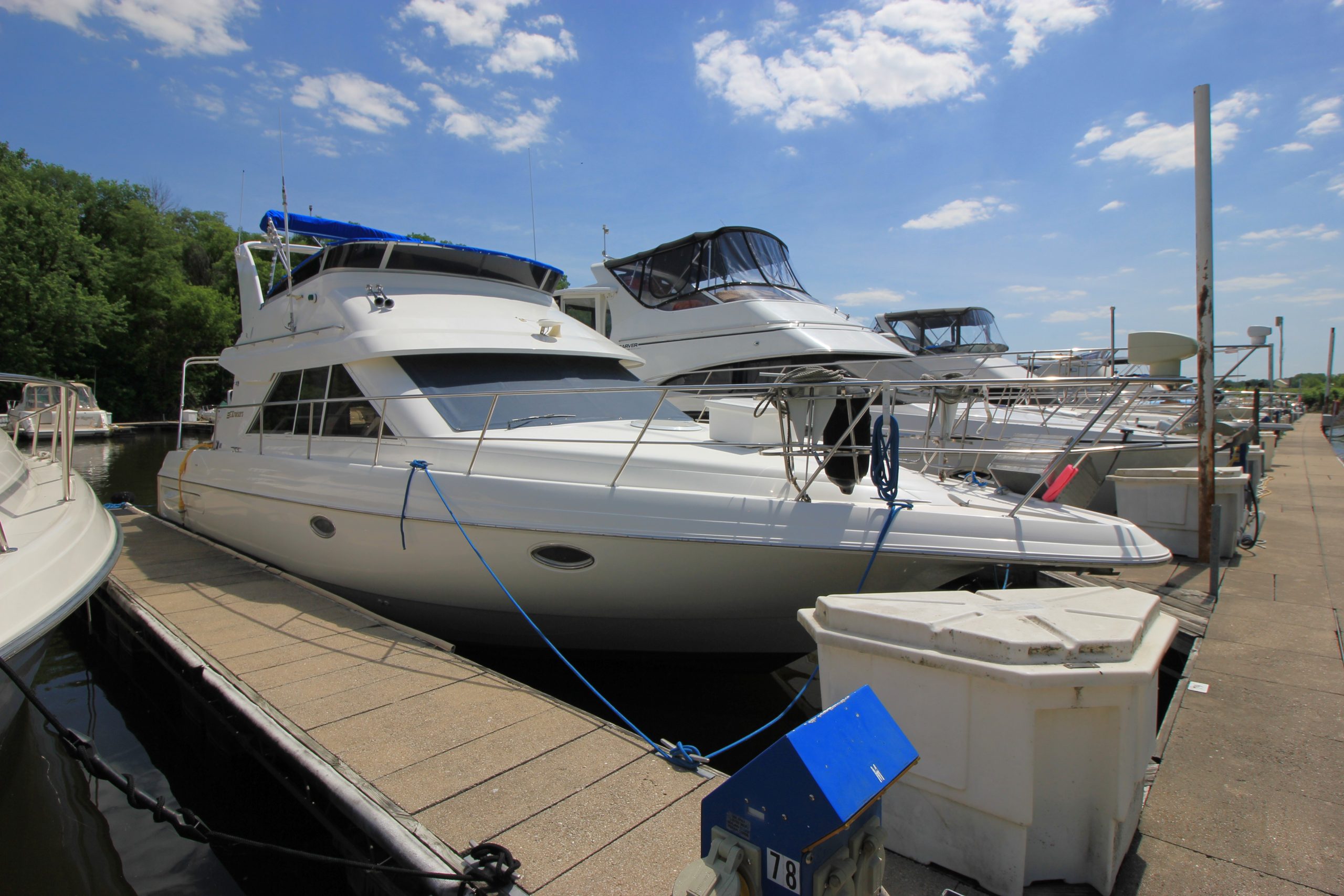 1996 Cruisers Yachts 3580 Flybridge - $43,995