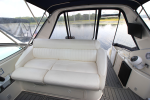 2006 Cruisers Yachts 320 Express
