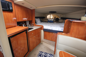 2006 Cruisers Yachts 320 Express