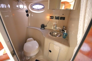 2006 Cruisers Yachts 320 Express