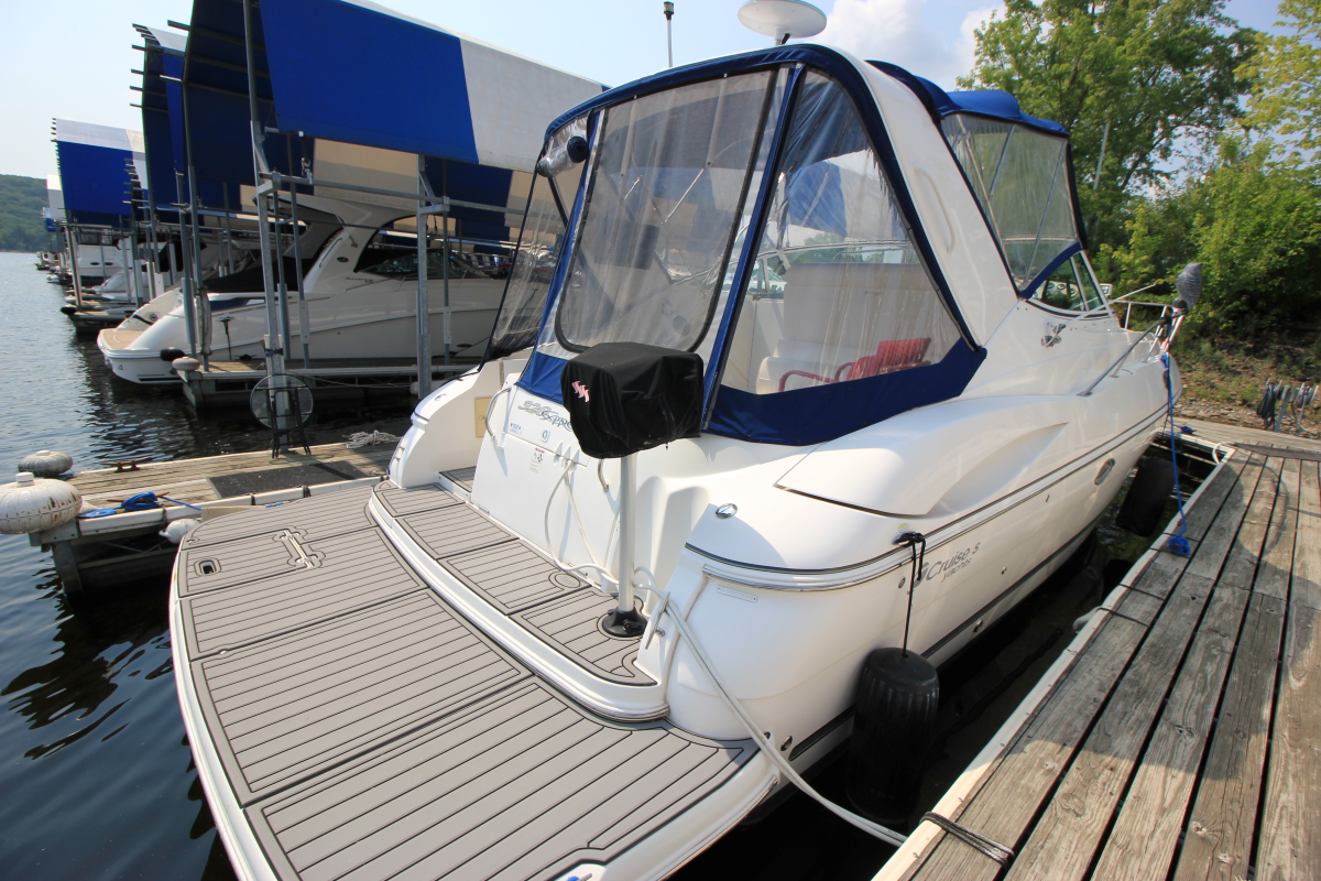 2006 Cruisers Yachts 320 Express