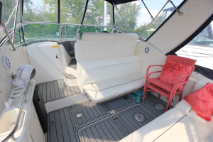 2006 Cruisers Yachts 320 Express