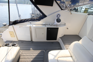 2006 Cruisers Yachts 320 Express