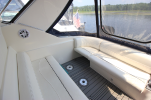 2006 Cruisers Yachts 320 Express
