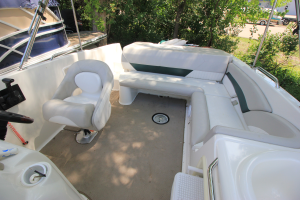 2006 Glastron DS215