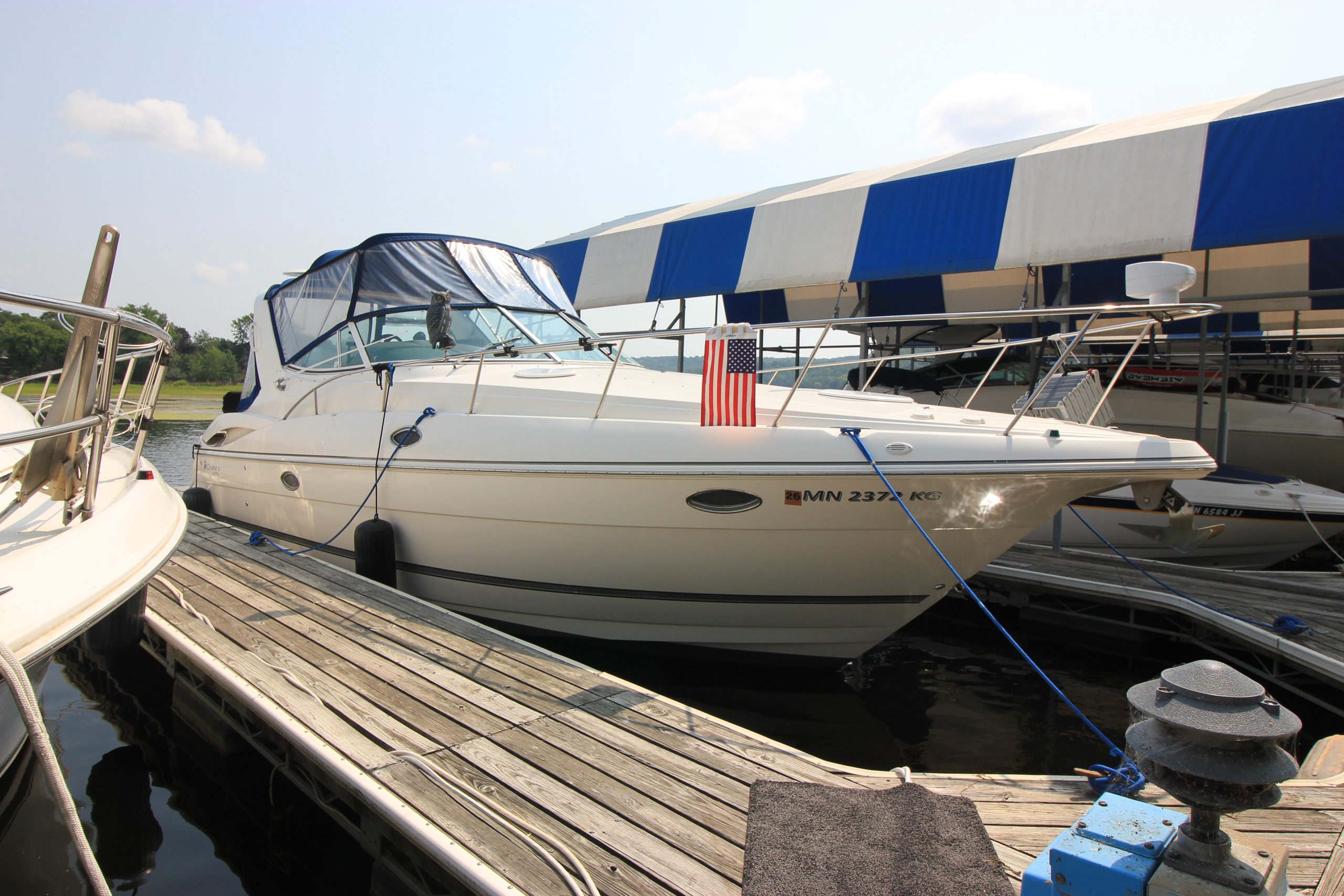 2006 Cruisers Yachts 320 Express