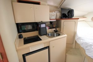 2001 Cruisers Yachts 2870 Express