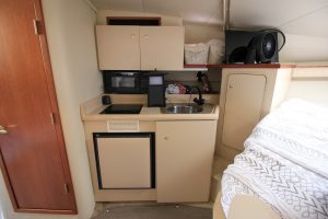 2001 Cruisers Yachts 2870 Express