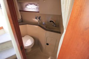 2001 Cruisers Yachts 2870 Express