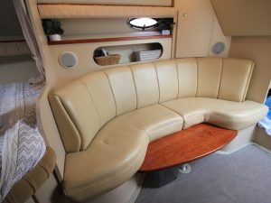 2001 Cruisers Yachts 2870 Express