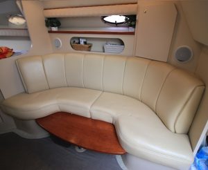 2001 Cruisers Yachts 2870 Express