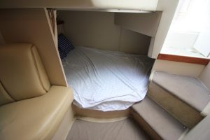 2001 Cruisers Yachts 2870 Express