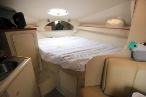 2001 Cruisers Yachts 2870 Express