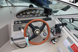 2001 Cruisers Yachts 2870 Express
