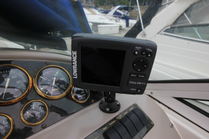 2001 Cruisers Yachts 2870 Express