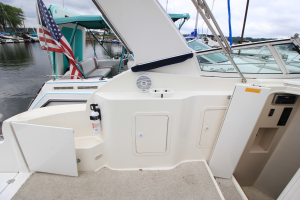 2001 Cruisers Yachts 2870 Express