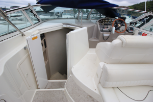 2001 Cruisers Yachts 2870 Express