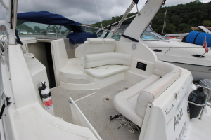 2001 Cruisers Yachts 2870 Express