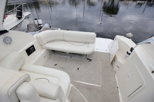 2001 Cruisers Yachts 2870 Express