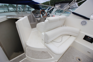 2001 Cruisers Yachts 2870 Express