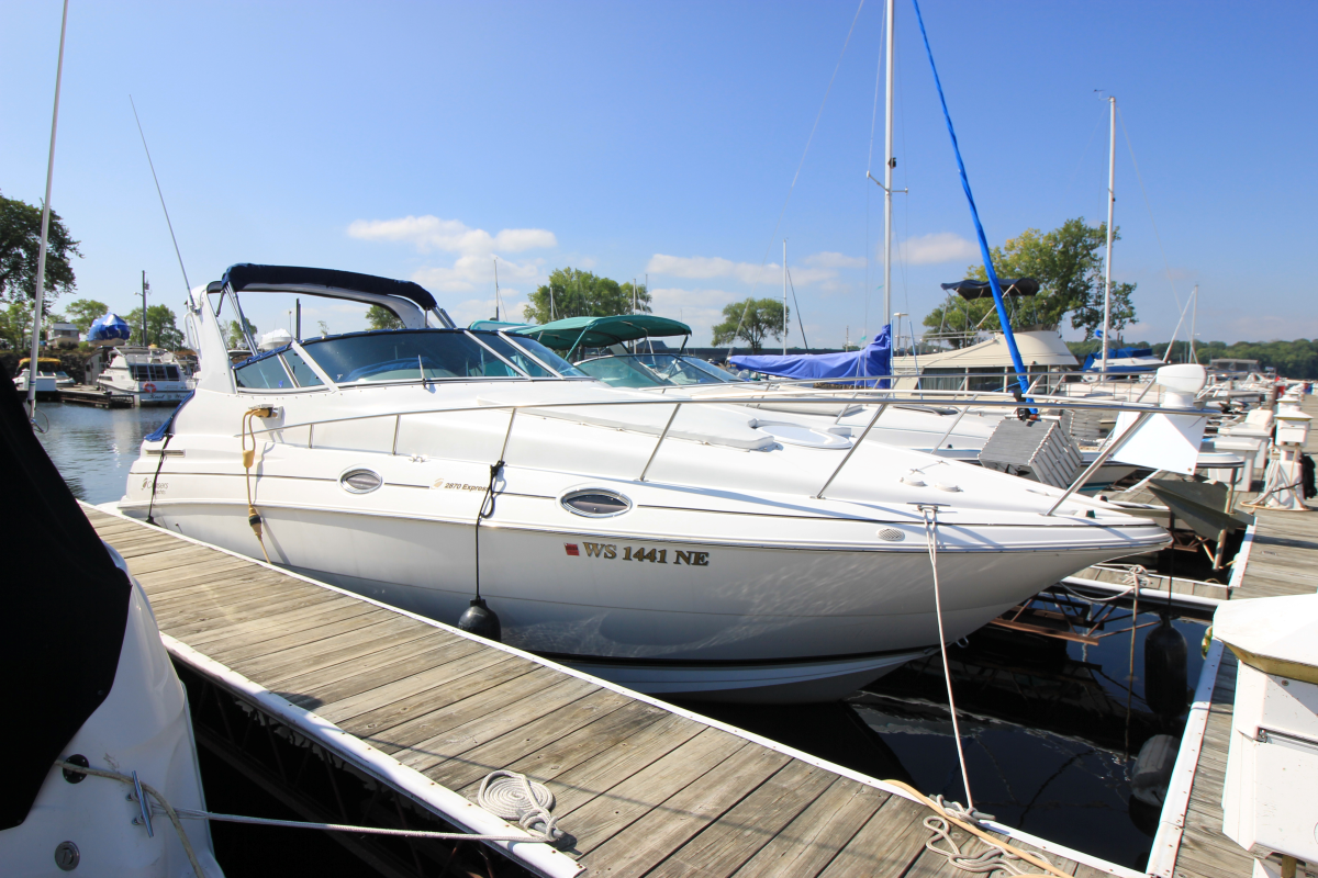 2001 Cruisers Yachts 2870 Express