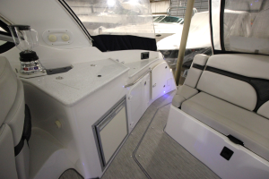 2017 Rinker 320 EX